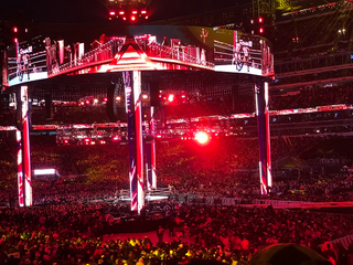 Illustration for article titled WWE Screwed WrestleMania Fans With Blinding Lights